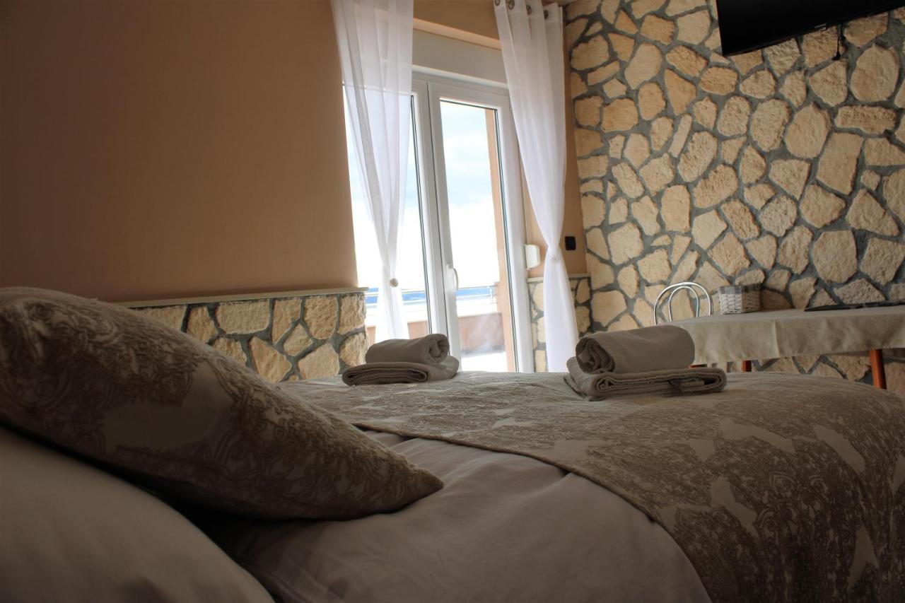 Dalmacija Bed & Breakfast โอมิช ภายนอก รูปภาพ