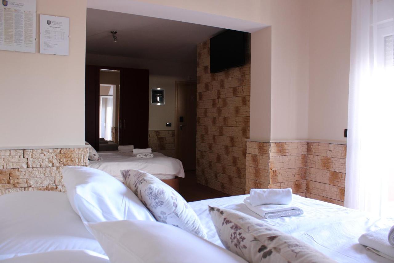Dalmacija Bed & Breakfast โอมิช ภายนอก รูปภาพ