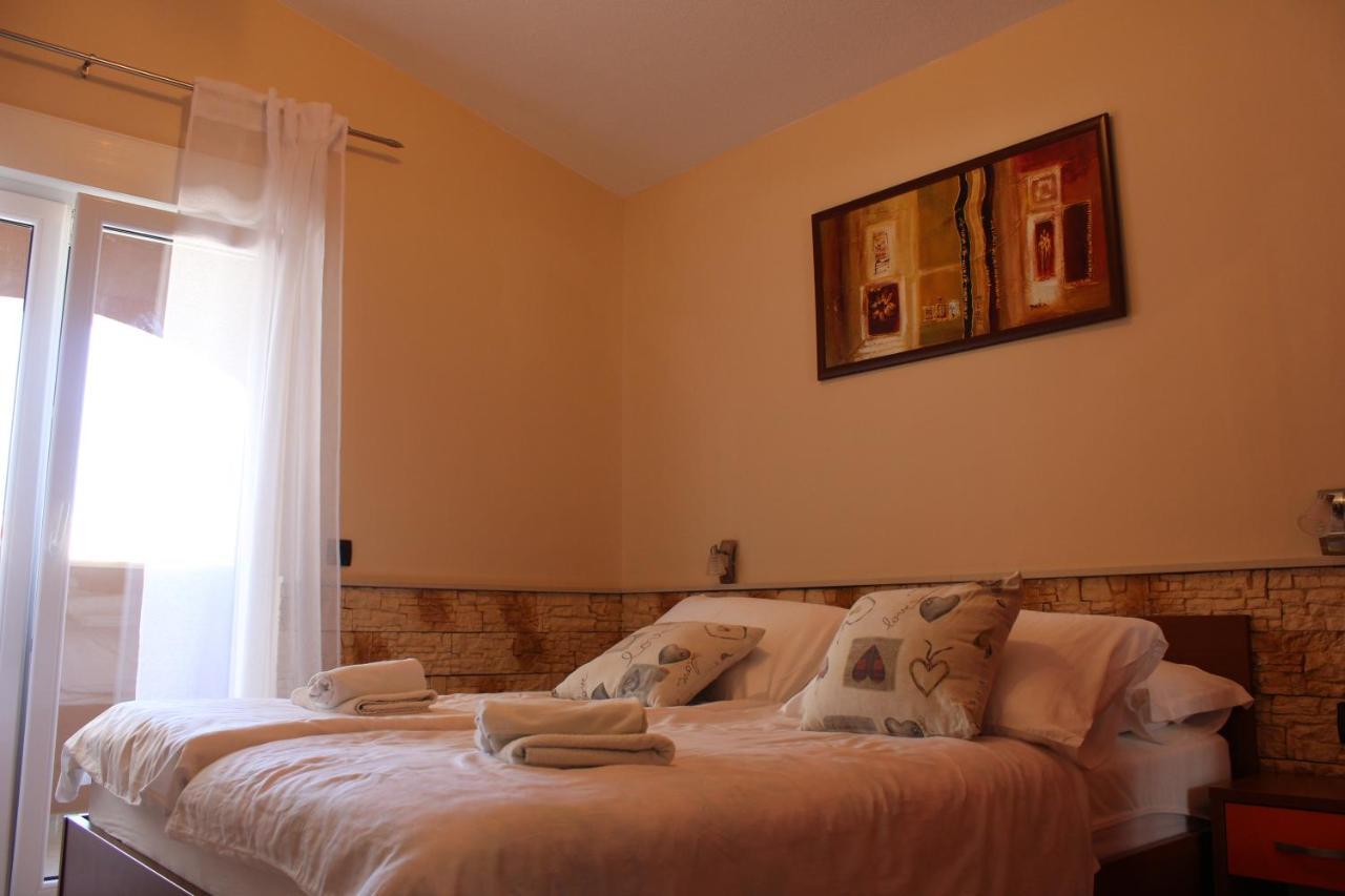 Dalmacija Bed & Breakfast โอมิช ภายนอก รูปภาพ