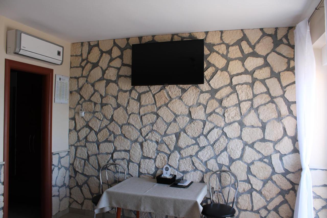 Dalmacija Bed & Breakfast โอมิช ภายนอก รูปภาพ