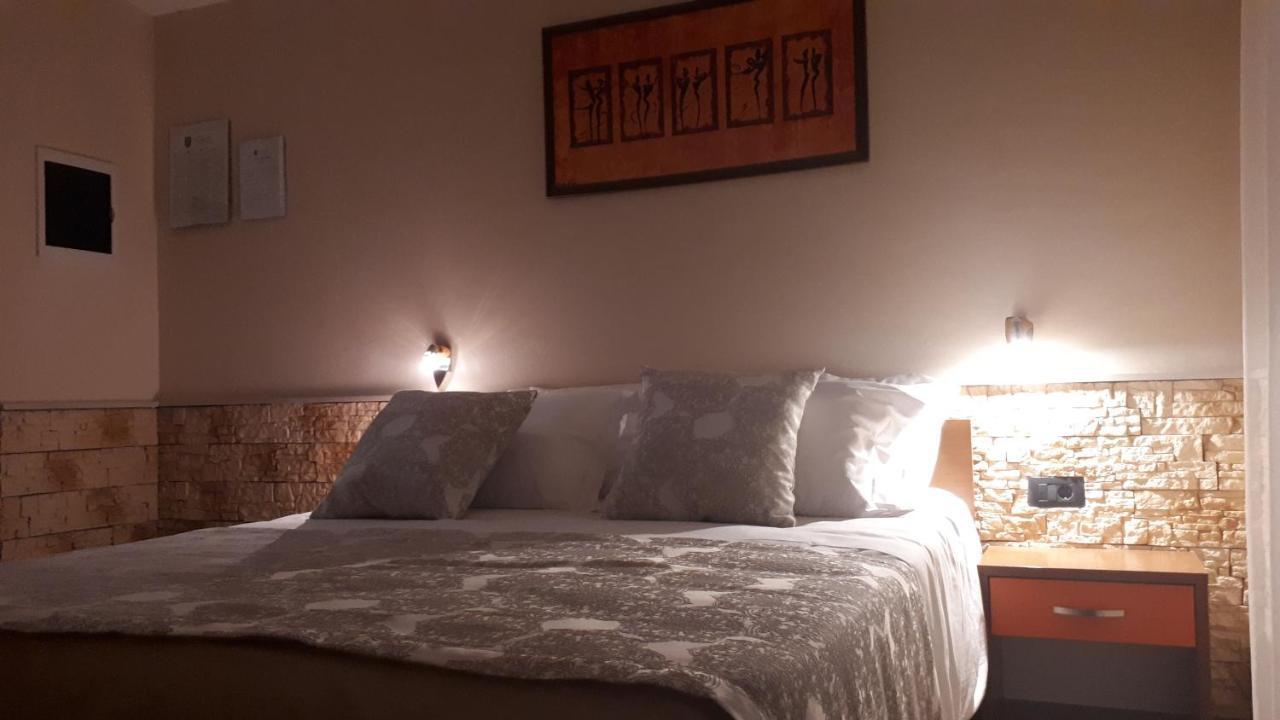 Dalmacija Bed & Breakfast โอมิช ภายนอก รูปภาพ