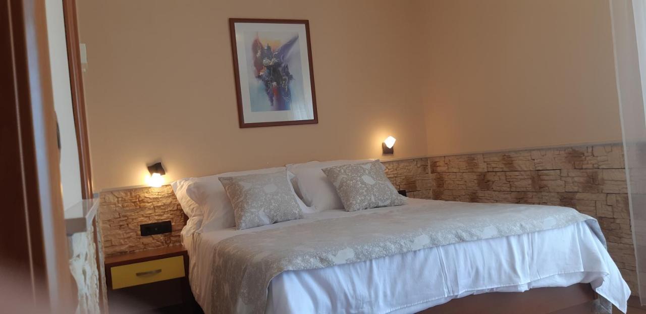 Dalmacija Bed & Breakfast โอมิช ภายนอก รูปภาพ