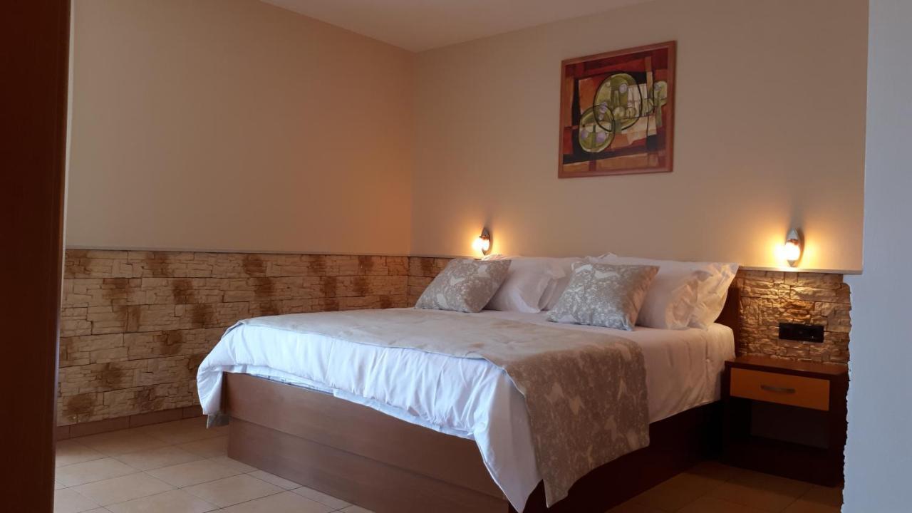 Dalmacija Bed & Breakfast โอมิช ภายนอก รูปภาพ